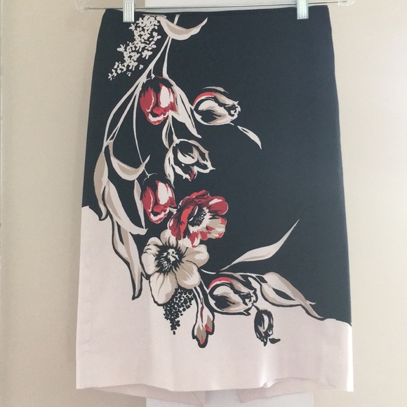 White House Black Market Dresses & Skirts - WHBM Pencil Skirt size 2